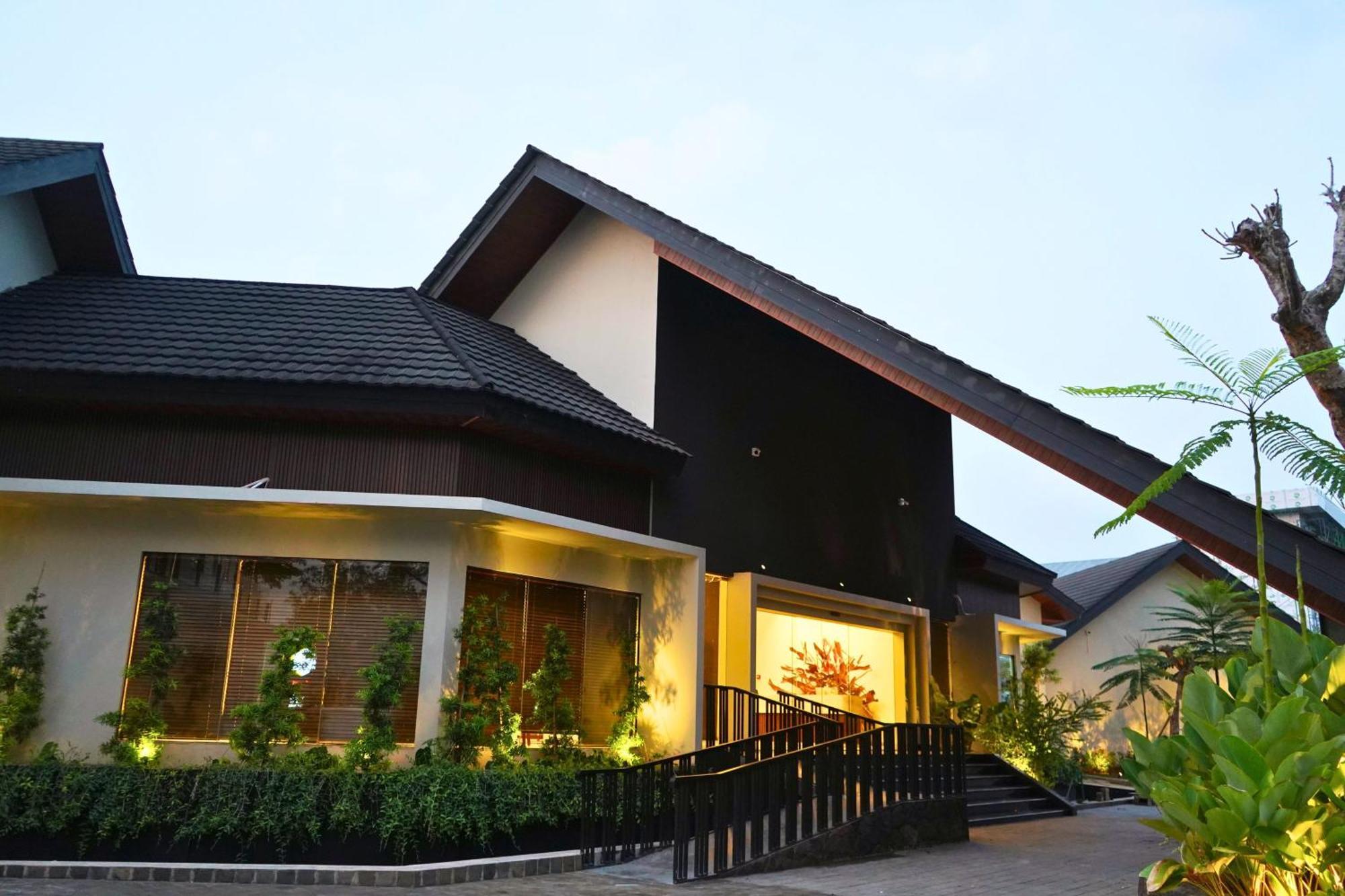 Azana Garden Hill Resort Blora Exterior photo